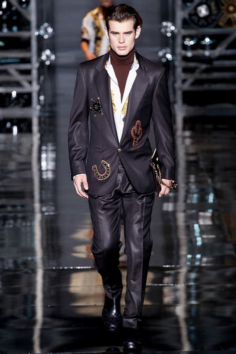 stanzetta versace maschio|versace men's clothing.